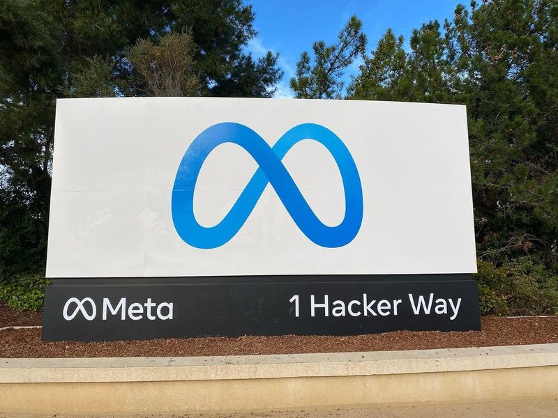 Meta headquarters sign in Menlo Park. Photo: Nokia621 / Wikimedia Commons (CC BY-SA 4.0).