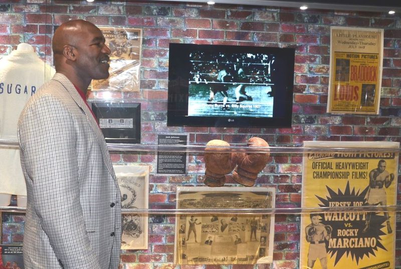 Evander Holyfield at the International Boxing Hall of Fame. Photo: Steve Lott / Wikimedia Commons (CC BY-SA 3.0).